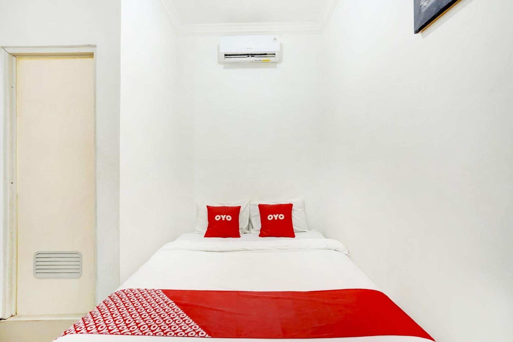 Super Oyo 3702 Homestay Bougenville Syariah Lamongan Exterior photo