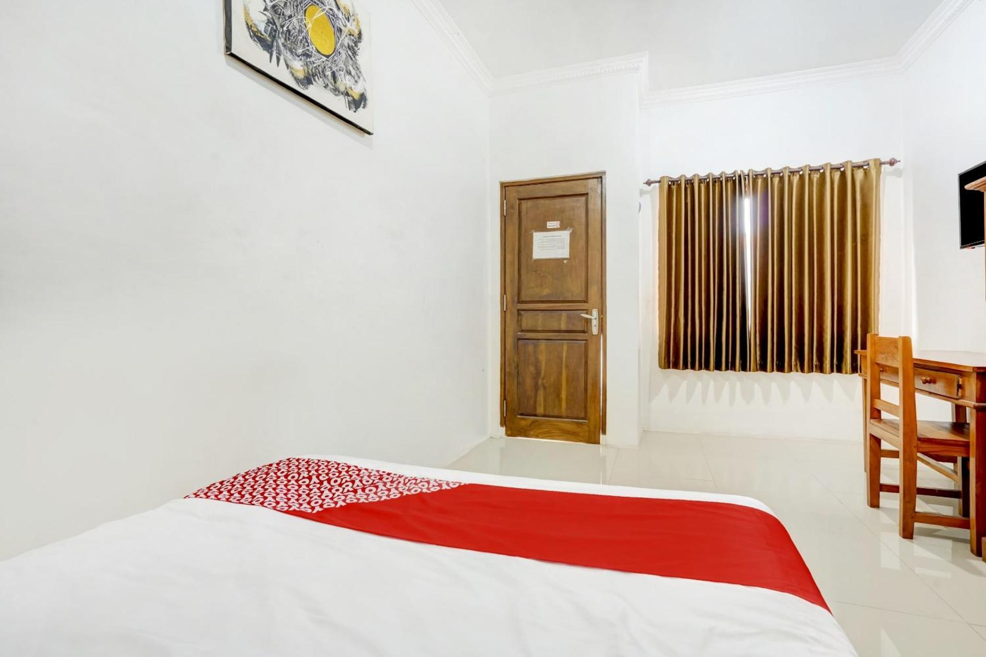 Super Oyo 3702 Homestay Bougenville Syariah Lamongan Exterior photo