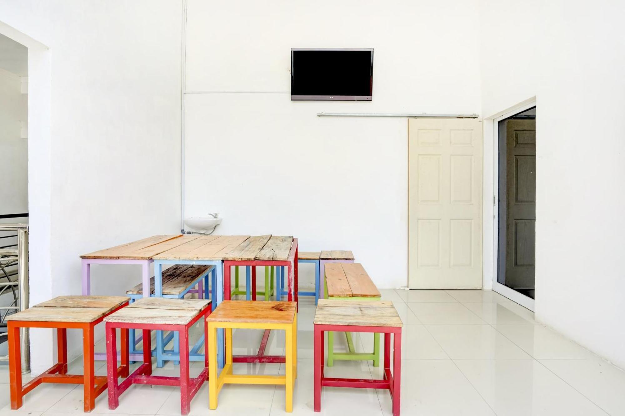 Super Oyo 3702 Homestay Bougenville Syariah Lamongan Exterior photo
