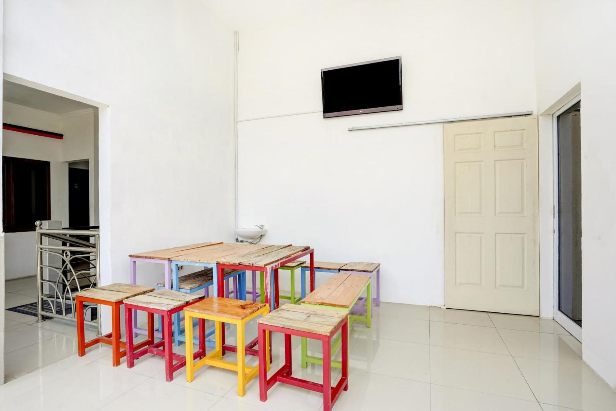 Super Oyo 3702 Homestay Bougenville Syariah Lamongan Exterior photo