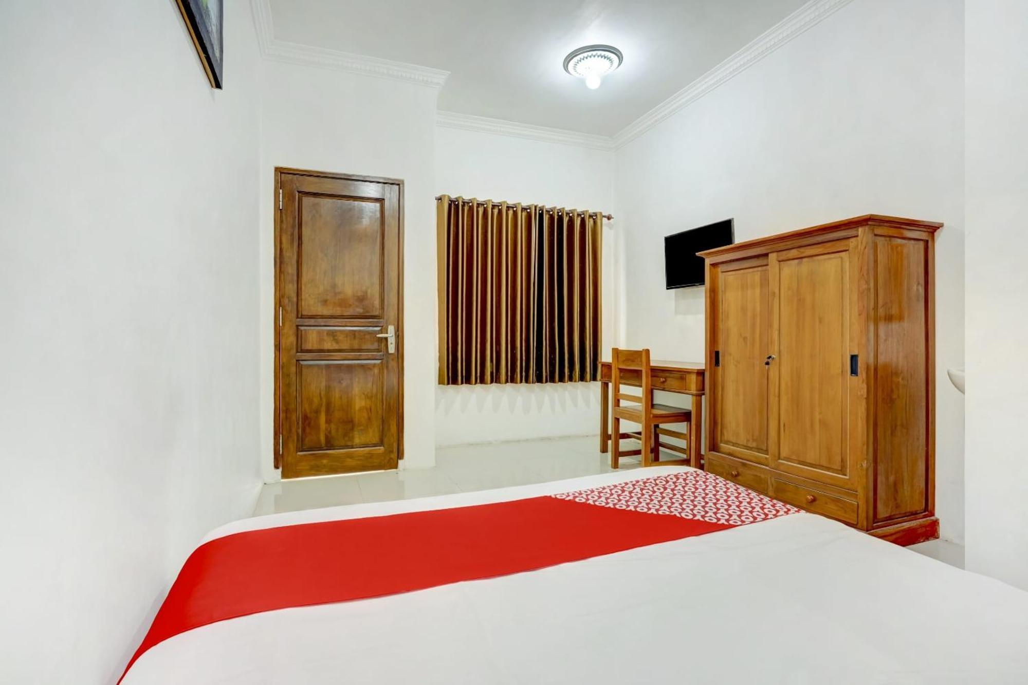 Super Oyo 3702 Homestay Bougenville Syariah Lamongan Exterior photo