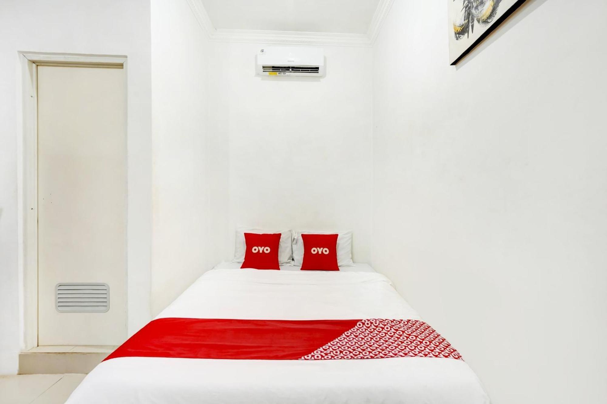 Super Oyo 3702 Homestay Bougenville Syariah Lamongan Exterior photo