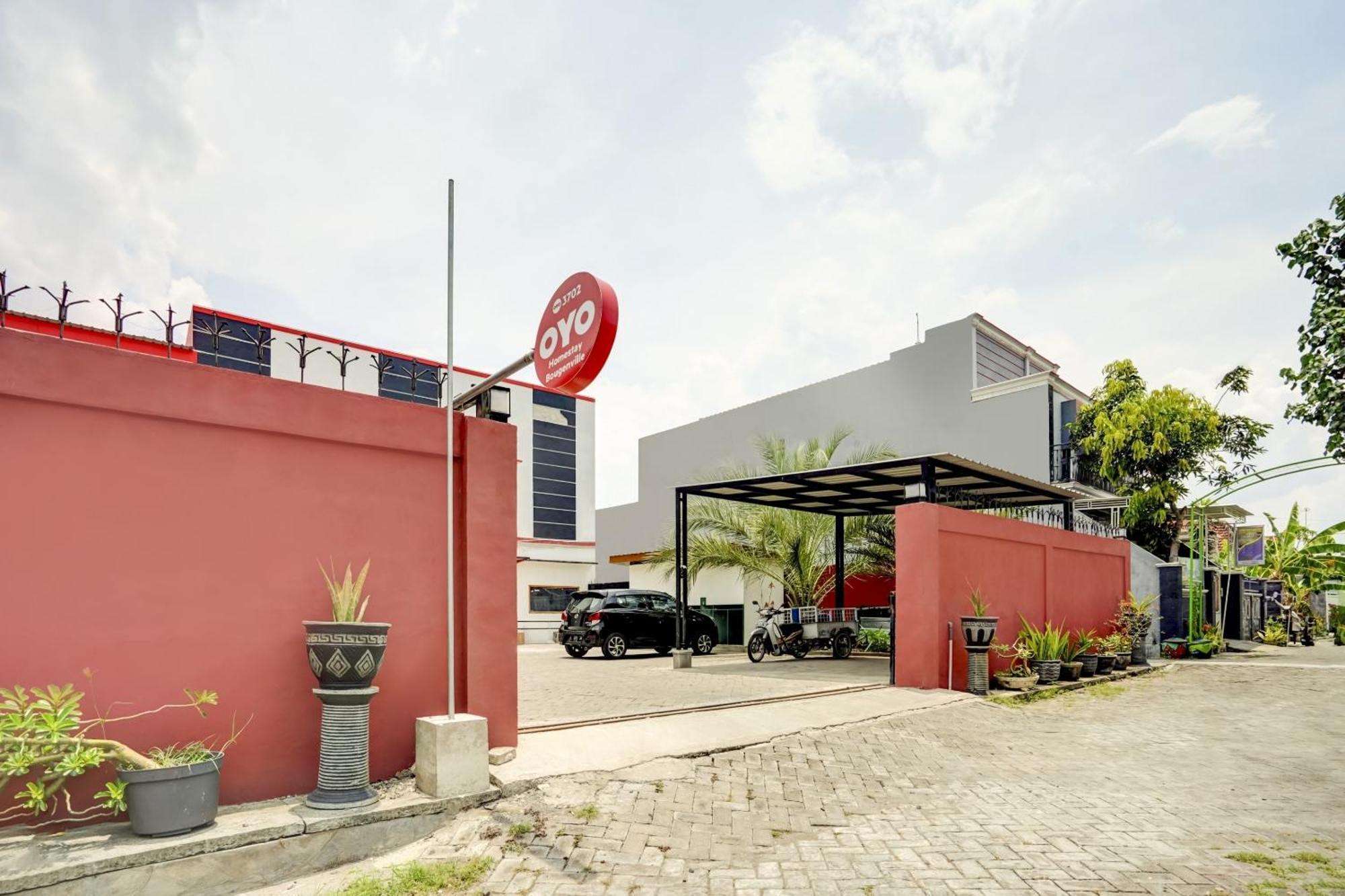 Super Oyo 3702 Homestay Bougenville Syariah Lamongan Exterior photo